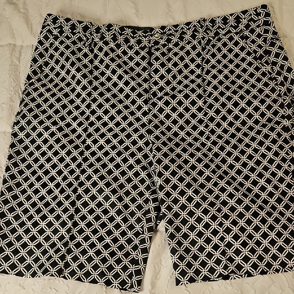 Intro Black and White Geometric Bermuda Shorts